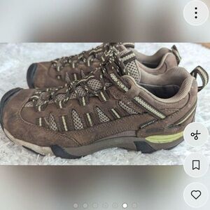 Keen Woman's Hiking /Waterproof Brown Leather Shoes Size 8